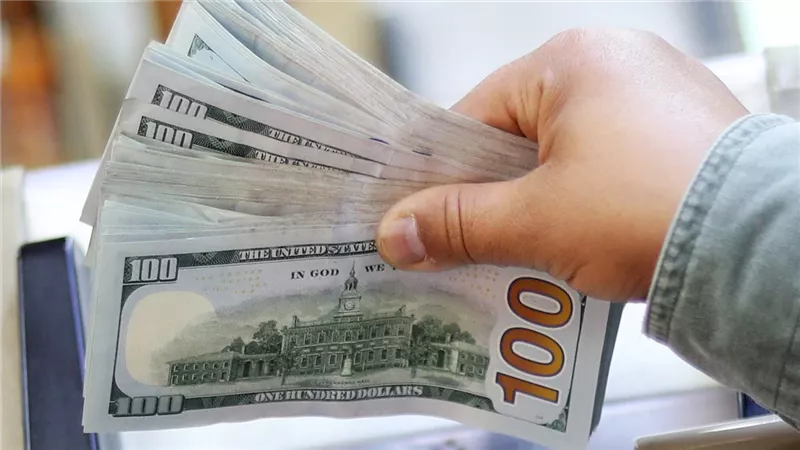 الدولار رايح على فين؟.. سعر الدولار اليوم يقفز مقابل الجنيه المصري في البنوك والسوق السوداء