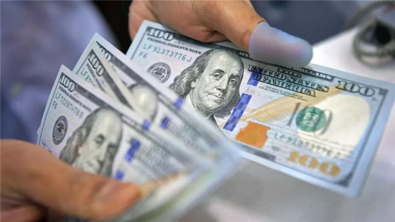 «العملة الخضراء ولّعت من جديد».. سعر الدولار اليوم في البنوك والسوق السوداء يقفز فجأة أمام الجنيه