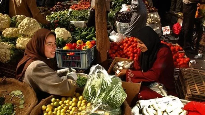 الثوم يواصل الارتفاع والعنب بـ15 جنية...اسعار الخضروات والفواكه اليوم الاربعاء 25/يونيو/2025 بسوق العبور