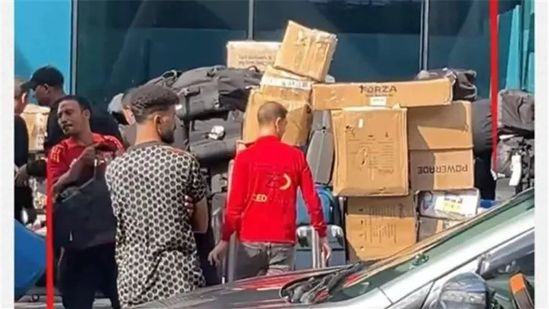 اللاعيبه كان معاهم اكياس أد كده.. صورة تثير غـ ضب جمهور الأهلي والكل يعلق: 
