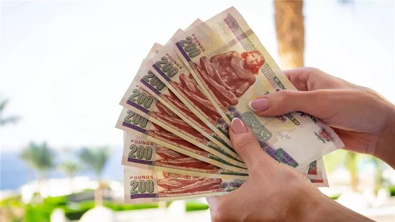 لو محتار تستثمر فلوسك في شهادة أو ذهب.. أفضل شهادات الادخار بعد وقف شهادة 27% من بنك مصر – احسب عائدك الشهري واختار الشهادة المناسبة