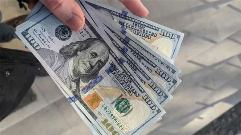 «كم سجل الأخضر بيع وشراء؟».. سعر الدولار اليوم الإثنين 30 يونيو 2025 أمام الجنيه في البنوك والسوق السوداء – اعرف الأسعار كاملة دلوقتي