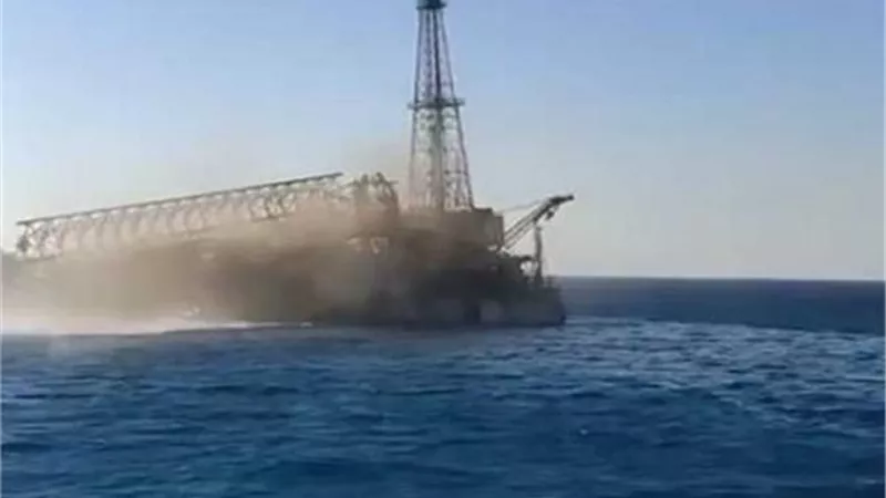حادث مروع يهز مصر: صراخ واستغاثات في عمق البحر الأحمر غرق حفار بترول يُشعل الحزن والذعر واختفاء طاقمه بيان عاجل لوزارة البترول يكشف أعداد الضحايا والمفقودين