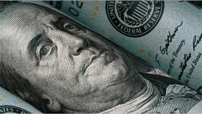 سعر الدولار يتراجع في البنوك والسوق الموازية الثلاثاء 29 يوليو 2025.. كم سجل في 10 بنوك كبرى؟