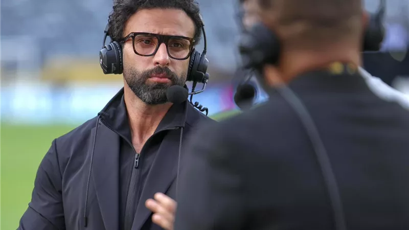 وقف برنامج الكورة مع فايق نهائياً .. إبراهيم فايق يفاجئ الجميع بقرار نهائي علي الهواء ويوجة رسالة مؤثرة لجماهير الأهلي والزمالك هل أعلن إعتزاله؟