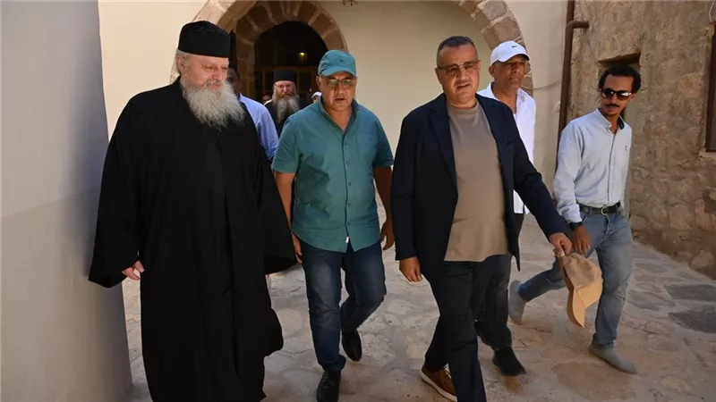 تنفيذا لتوجيهات الرئيس عبد الفتاح السيسي بشأن دير سانت كاترين محافظ جنوب سيناء يتحرك بشكل عاجل وسريع