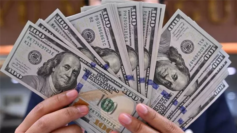 سعر صرف الدولار مقابل الجنيه اليوم السبت قبل عودة البنوك للعمل غدا