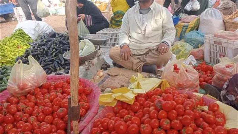 الطماطم والكوسة والبطاطس وأصناف كمان اسعارها رفعت تانى....ننشر أسعار الخضروات والفواكه اليوم السبت 21/يونيو/2025 بسوق العبور