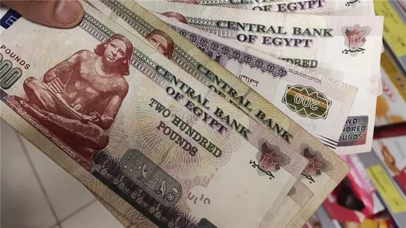 خفض أسعار الفائدة على الشهادات متغيرة العائد والقروض المرتبطة بقرار البنك المركزي بنسبة 1%