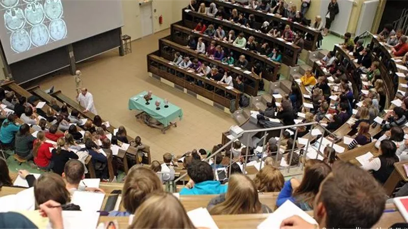  مصاريف الجامعات الأهلية والخاصة 2025-2026 بالأرقام في جميع التخصصات الطبية والهندسية والإعلامية وأغلى وأرخص الكليات المتاحة الآن