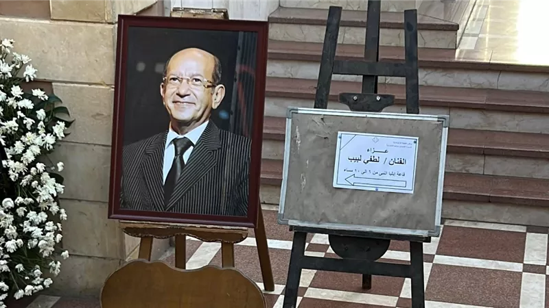  انهيار أرملة لطفي لبيب يُبكي الحضور أثناء تشيع جثمانة داخل كنيسة مار مرقس في أول ظهور لها 