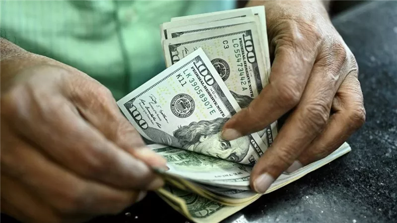 سعر الدولار اليوم 8 أغسطس 2025 في البنوك والسوق الموازية يتخطى 49 جنيهًا