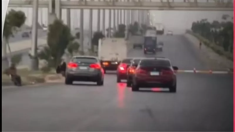 القبض على المتهمين المتورطين في مطاردة فتيات طريق الواحات بعد حادث مروع 