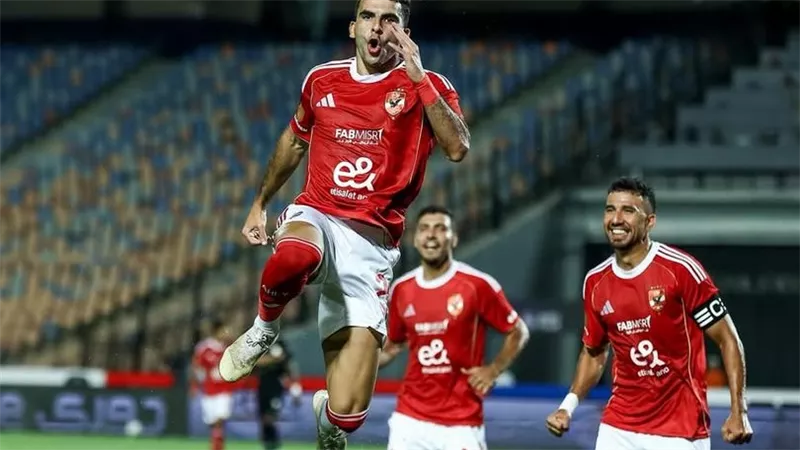 ريبيرو يُعدل أسلوب اللعب ويدفع بالصفقات الجديدة وخط الدفاع 