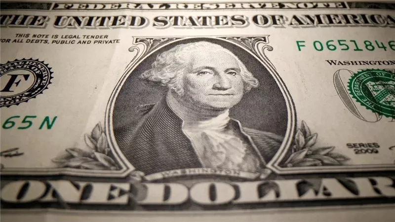 ارتفاع سعر الدولار بالبنوك المصرية بعد قفزة الذهب ويسجل بالبنك الأهلي 48.42 للبيع