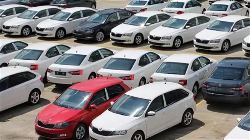 انخفاض أسعار السيارات المستعملة 25% بمصر وخبراء يتوقعون تراجعًا إضافيًا في 2025
