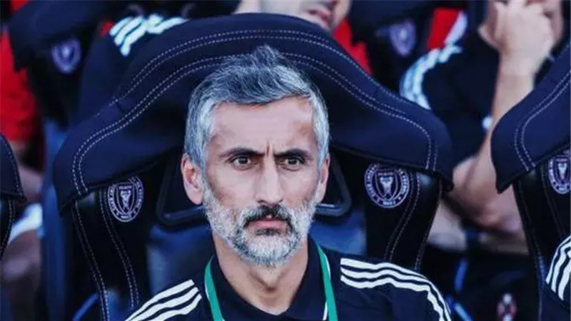 ريبيرو يوافق على رحيل إليو ديانج أفضل مهاجمي الأهلي ويطلب من الإدارة شراء مهاجم جديد لتعويض غيابه
