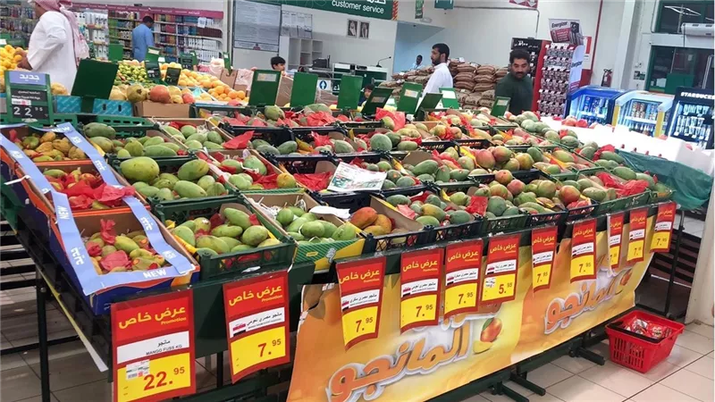 أسعار المانجو اليوم في سوق العبور تبدأ من 15 جنيهًا تشمل البلدي والزبدية والفونس 