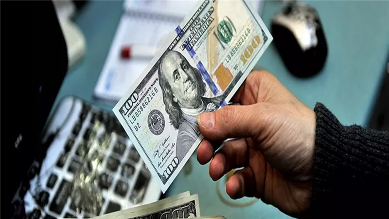 سعر الدولار في البنوك المصرية يشهد تفاوتًا طفيفًا بين الارتفاع والانخفاض خلال اليوم