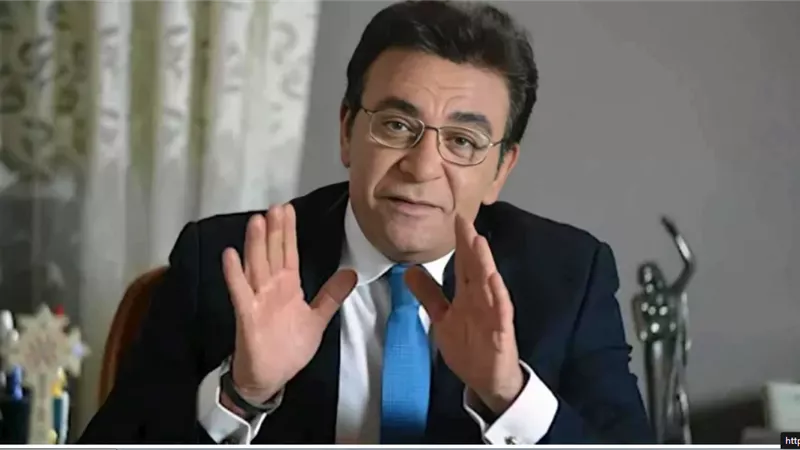 وداع مهيب في جنازة الإعلامي عاطف كامل بكنيسة مارمرقس انهيار ابنائة بحضور فاطمة ناعوت
