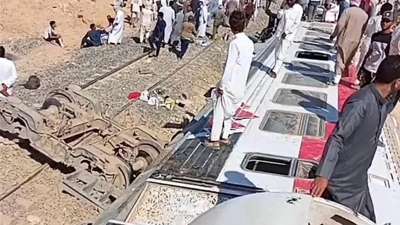 حادث قطار مطروح: الكشف عن هوية السائق والنيابة تقرر حبسه والمساعد 4 أيام 