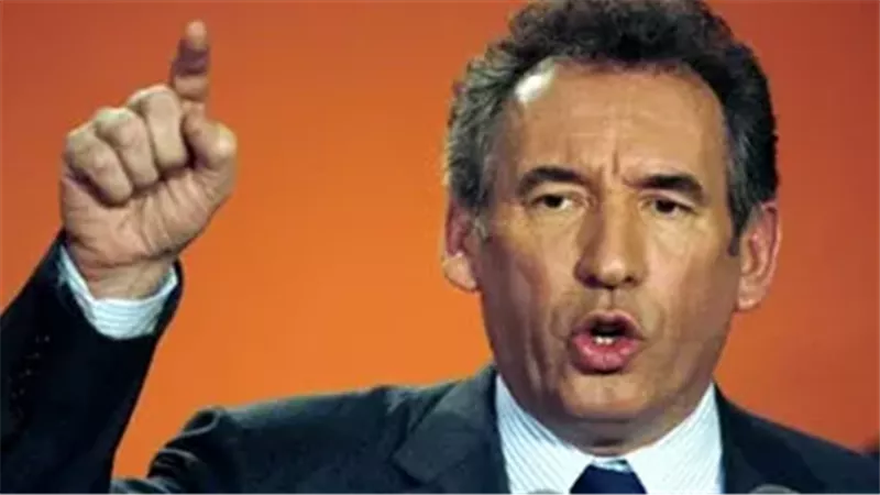  تصويت النواب الفرنسيون اليوم الاثنين على إسقاط الحكومة الفرنسية
