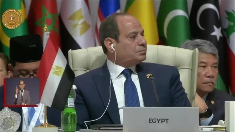 صحيفة يديعوت أحرونوت العبرية تركز على كلمة الرئيس السيسي  خلال القمة العربية الإسلامية