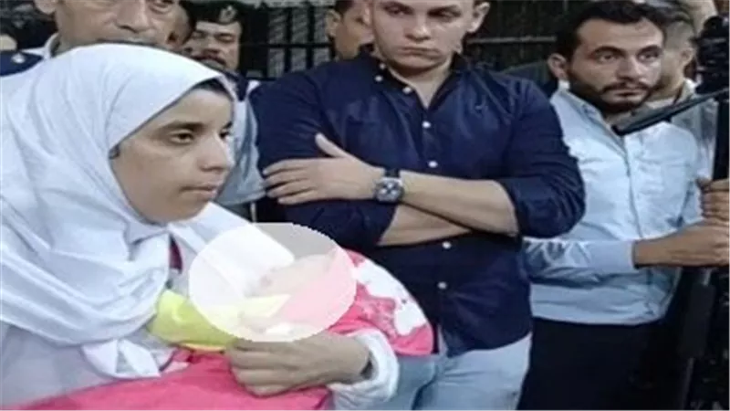 موقف المتهمة التي تخلصت من أطفال قرية دلجا ووالدهم من الناحية القانونية.. اعرف موقف الطفل الرضيع