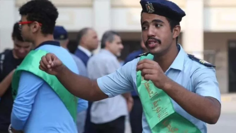 حكمدار المدرسة.. فيديوهات الشرطة المدرسية تنشر وسط حالة من السخرية