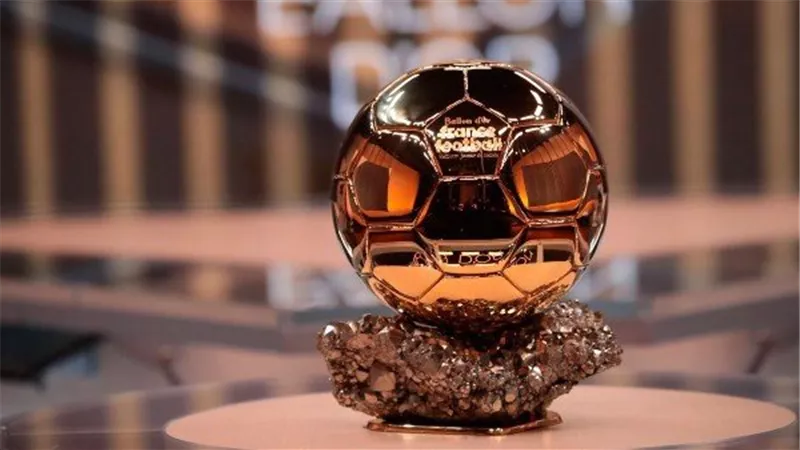  تقارير صحفية فرنسية تكشف عن هوية اللاعب الذي سيتوج بالكرة الذهبية لعام 2025