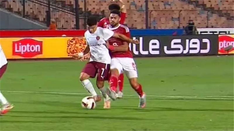 خبير تحكيمي يؤكد أن سيراميكا له ركلة جزاء أمام الأهلي ويقول: 