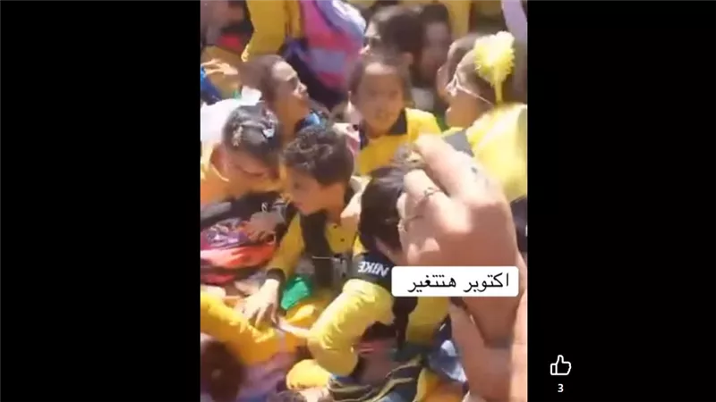 تدافع طلبة مدرسة طلعت حرب في إدارة 6 أكتوبر وسط الصراخ وسقوط التلاميذ