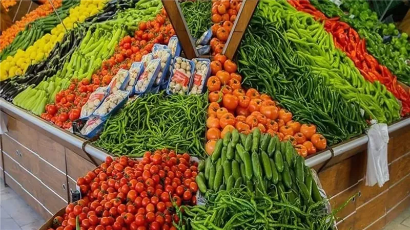 أسعار الخضراوات والفاكهة اليوم 3-10-2025 الطماطم 20 جنيها والعنب 35 جنيها