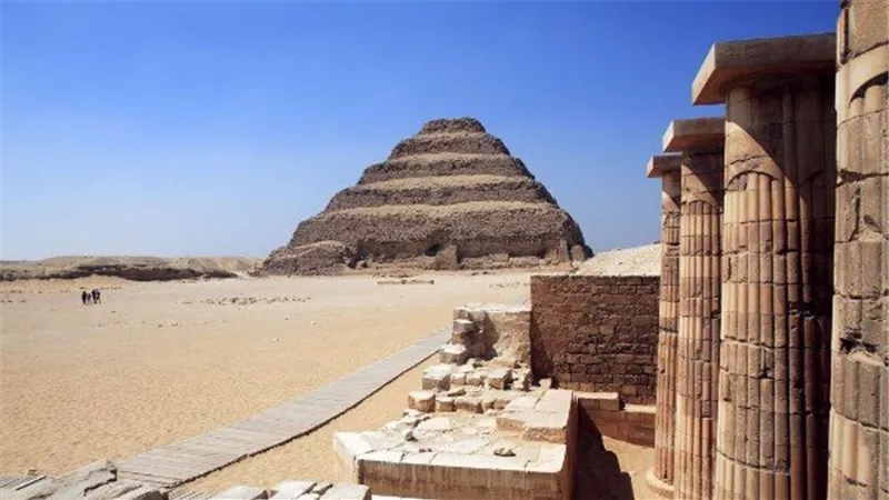  تفاصيل مهمة عن سرقة لوحة من آثار سقارة وبيان الأعلى للآثار