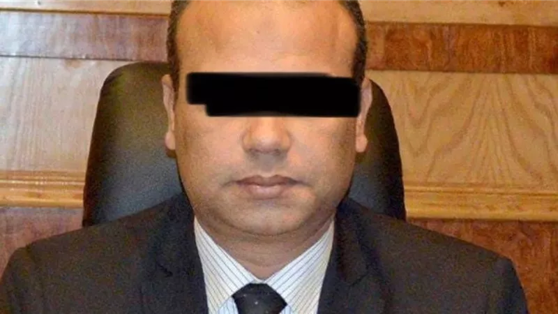 200 ألف جنيه رشوة توثقها الرقابة الإدارية بالصوت والصورة في قضية رئيس حي شرق الإسكندرية
