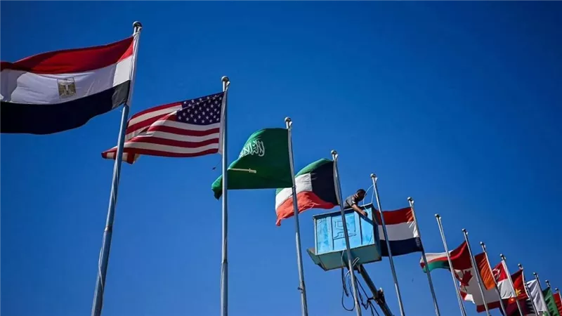 شرم الشيخ تتزين بالأعلام واستنفار أمني وطبي لتأمين قمة السلام الدولية 