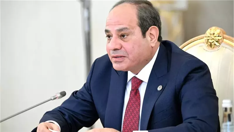 الرئيس السيسي يُهدي قلادة النيل لـ ترامب على الهواء مباشرةً