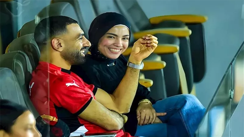 شنطة زوجة محمد صلاح تتخطى الـ5 مليون جنيه وساعته تعدى الـ٣ ملايين ويثيرون الجدل خلال ظهورهم الأخير