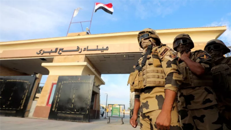 القاهرة الإخبارية تعلن دخول شاحنات الوقود المصرية إلى غزة عبر معبر بقافلة دعم جديدة 