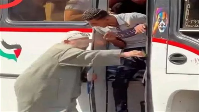 متابعة قضية مسن الأتوبيس.. إخلاء سبيل سائق ومُحصِّل أتوبيس الدقهلية على ذمة التحقيقات
