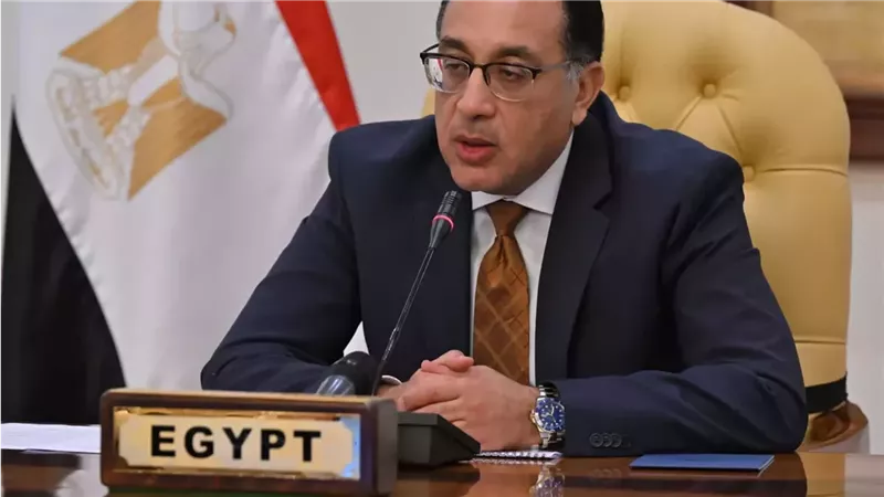 رئيس الوزراء مصطفى مدبولي يلتقي مع حسن عبدالله محافظ البنك المركزي