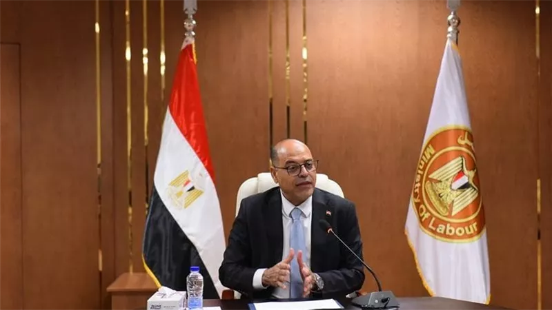 وزارة العمل تحسم الجدل حول تقديم طلبًا لزيادة الحد الأدنى للأجور وتنفي تلك التصريحات 