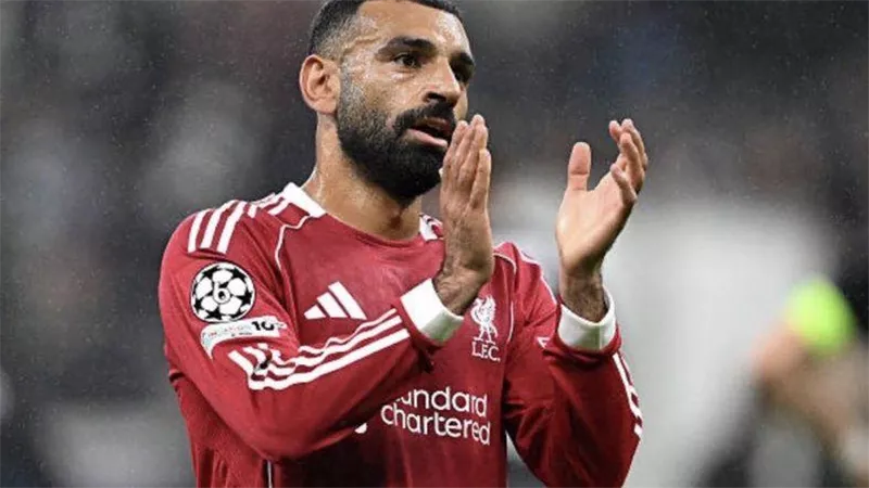 محمد صلاح يحدث جدلا بحذف انتمائه لليفربول من حسابه بعد مباراة فرانكفورت