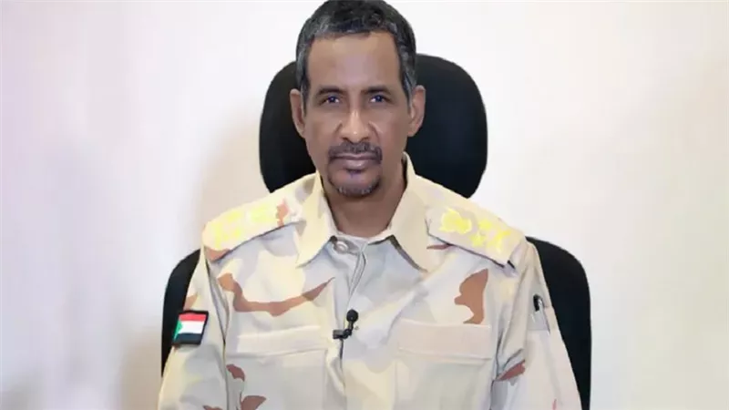 حميدتي يحدث جدلا بعد تهديده بقصف دولة مجاورة ونشطاء: يلمح لمصر ولا يجرؤ على مواجهتها
