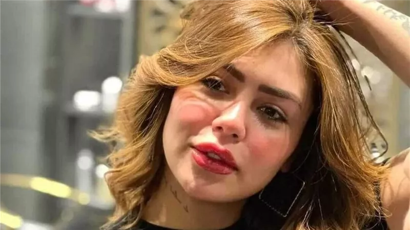 تفاصيل الليلة الأولى لـ هدير عبد الرازق داخل سجن النسا.. بكاء وصمت وحالة انهيار