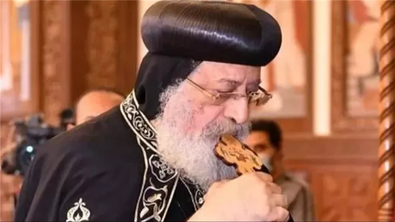 البابا تواضروس يعزي في نياحة القس جورجيوس ونيس كاهن كنيسة العذراء ومار جرجس