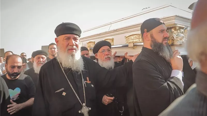 ننشر صور صلوات جنازة القس جورجيوس ونيس وسط  حضور كنسي وشعبي بكنيسة السيدة العذراء والشهيد مارجرجس