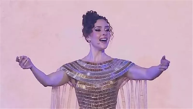 معلومات عن شيرين أحمد طارق التي لفتت الأنظار في حفل افتتاح المتحف