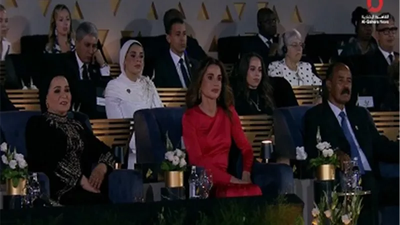 ظهور آية السيسي وطريقة جلوس الرئيس يتصدران المشهد بافتتاح المتحف المصري الكبير
