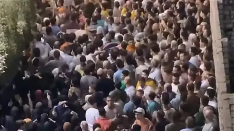 جنازة أطفال فيصل ووالدتهم..  خروج 4 نعوش ولحظة حضور الأهل 